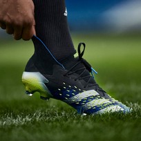Футбольные бутсы мужские Adidas PREDATOR FREAK.1 FG