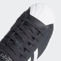 Кроссовки женские Adidas Zapatillas Court