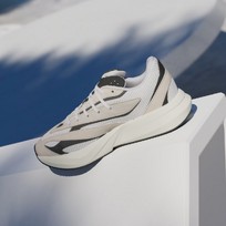Кроссовки женские Adidas Lightblaze