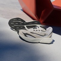 Кроссовки женские Adidas Lightblaze