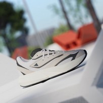 Кроссовки женские Adidas Lightblaze