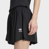 ESSENTIALS SCALLOPED EDGE SHORTS